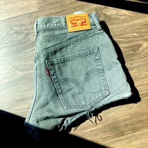 Levi’s 501 cut off shorts in gray